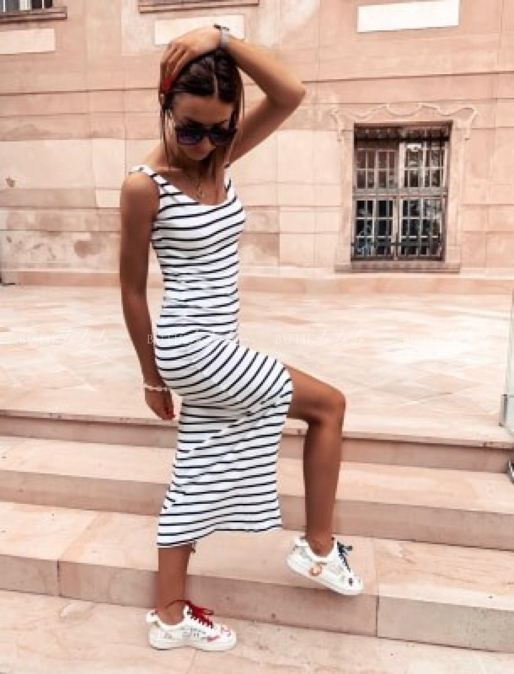 SUKIENKA LETNIA MAXI W&nbsp;POZIOME PASKI NA RAMIĄCZKA CZARNO-BIAŁA TINA 2257