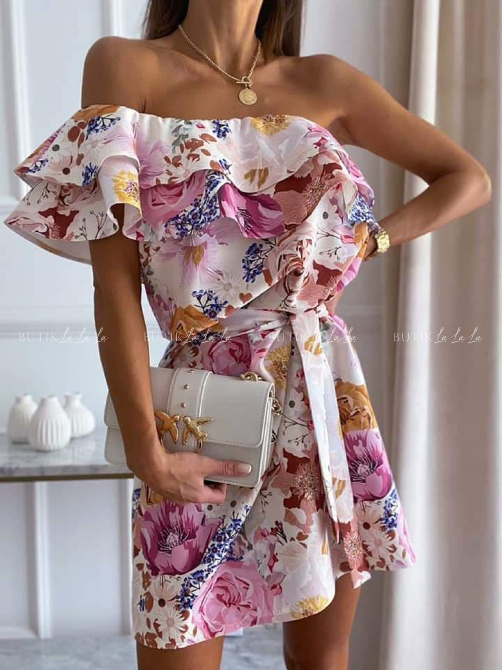 sukienka na jedno ramię w&nbsp;kwiaty