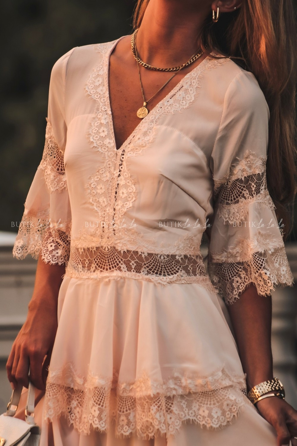 SUKIENKA MAXI W&nbsp;STYLU BOHO Z&nbsp;FALBANKAMI PUDROWA PRINCESSKA 2435