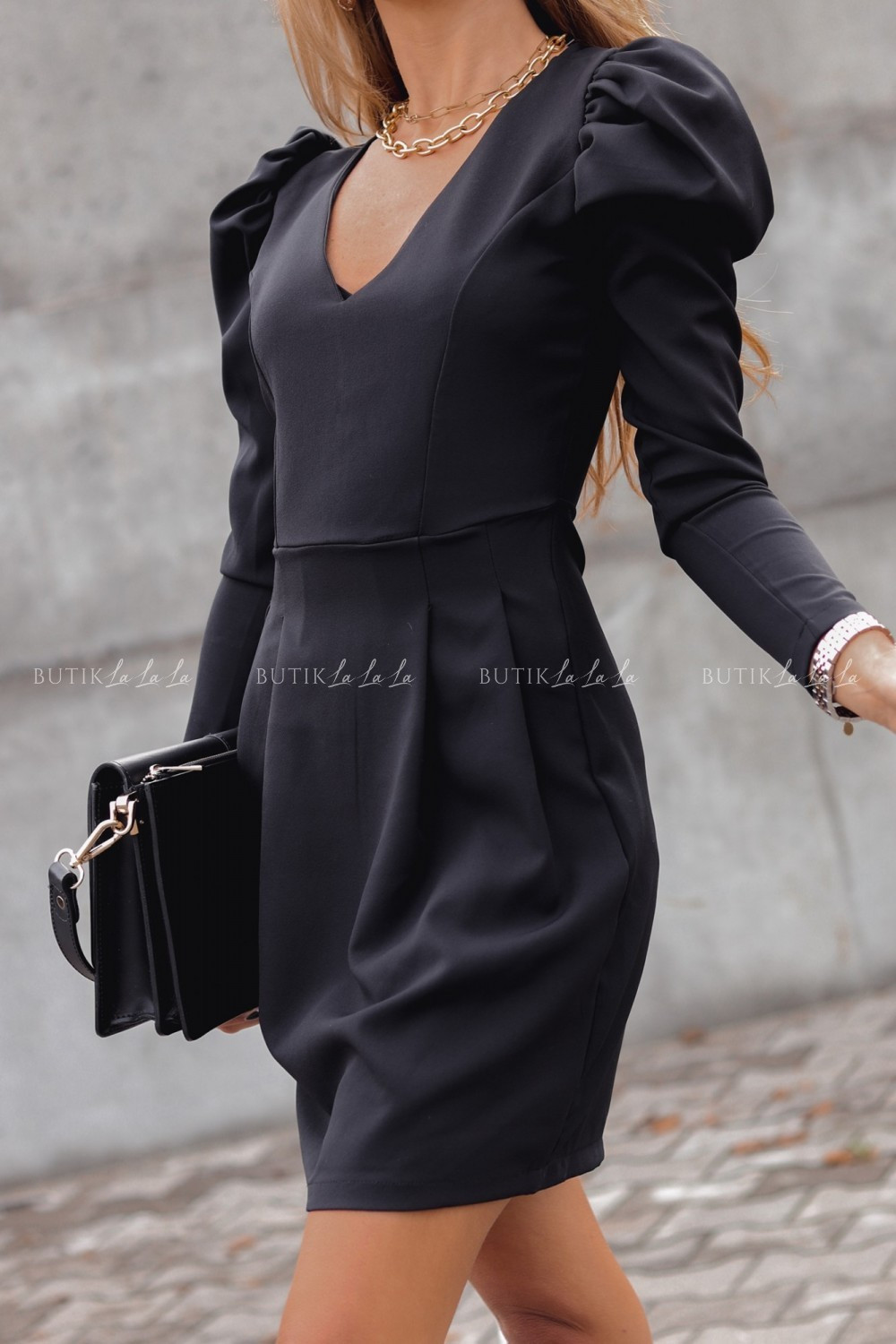 sukienka czarna z&nbsp;bufkami