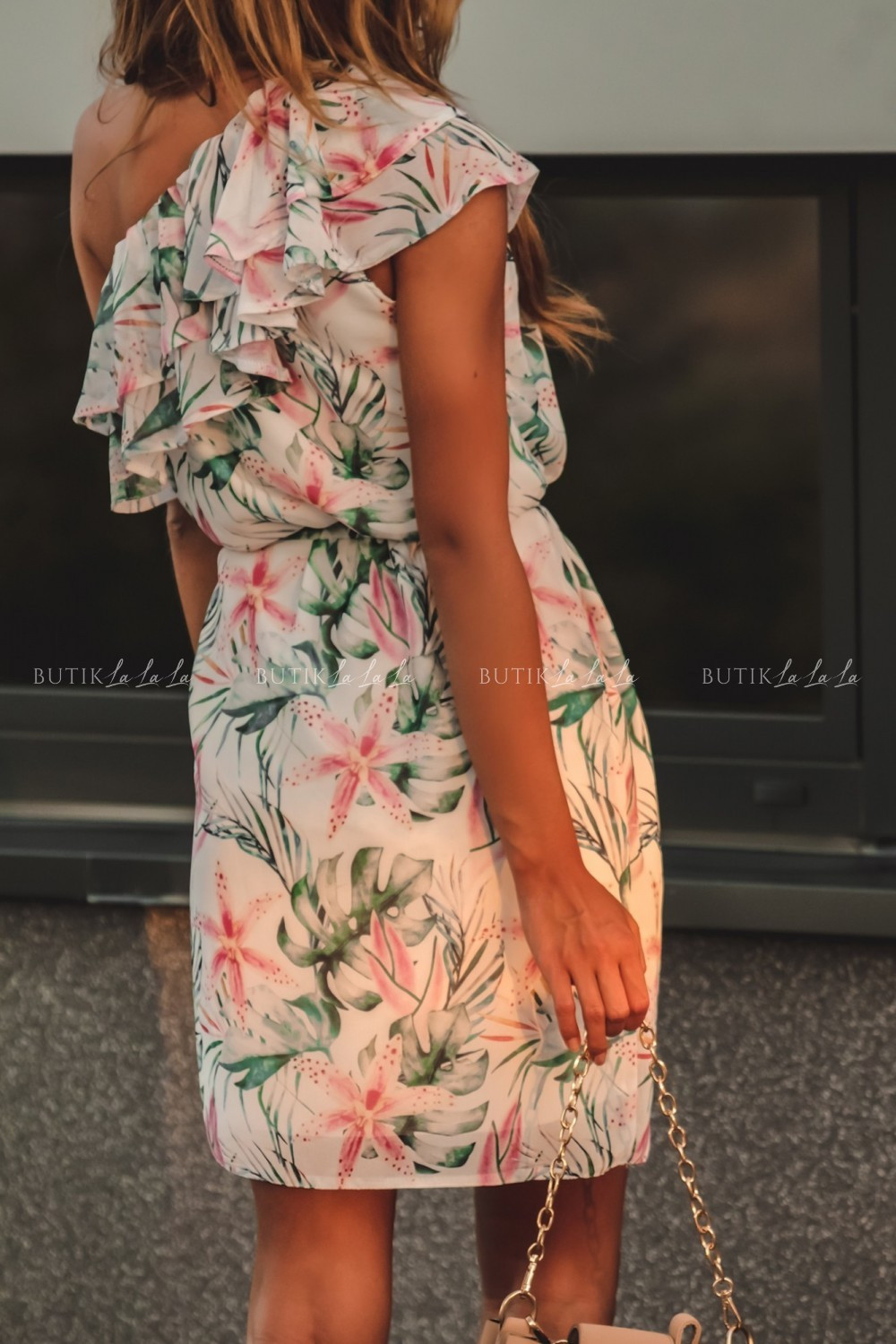 sukienka letnia na jedno ramie