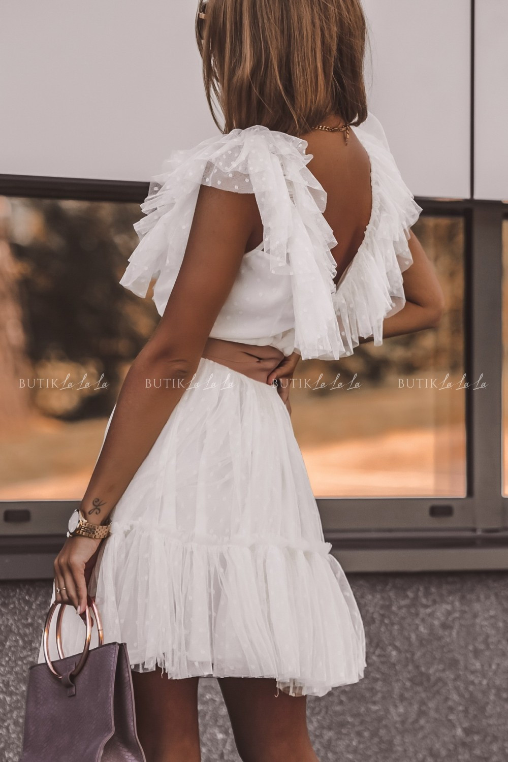 sukienka letnia z&nbsp;odkrytymi plecami