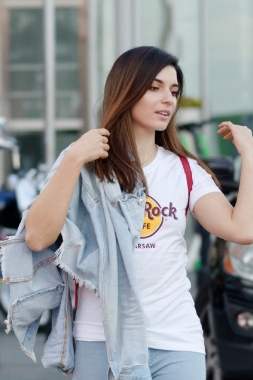 T-shirt – element garderoby, którego nie może zabraknąć w Twojej szafie