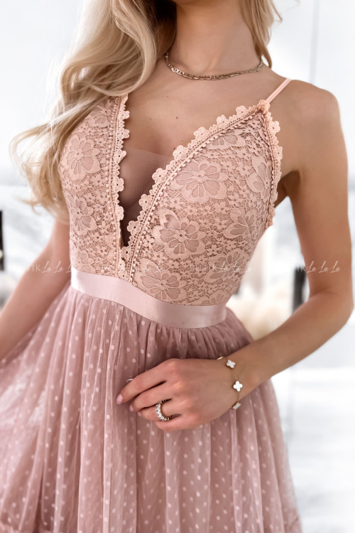 sukienka pudrowa koronkowa Beauty