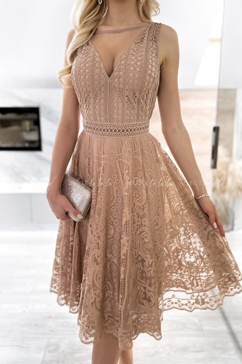 Sukienka koronkowa z dekoltem w literę V pudrowa Anastazja 1