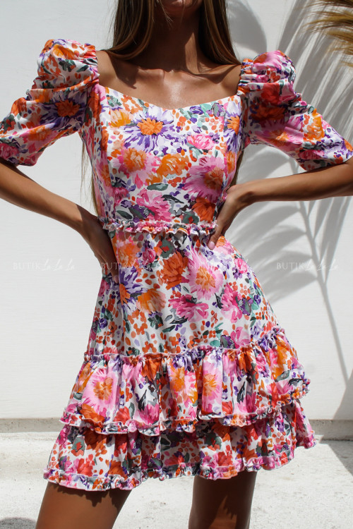 Sukienka w kwiatowy print z falbankami Adelia