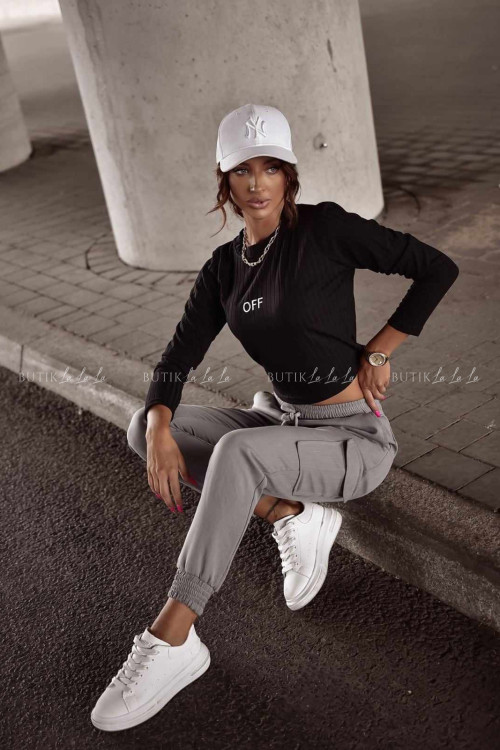 Bluzka czarna z napisem Off 2