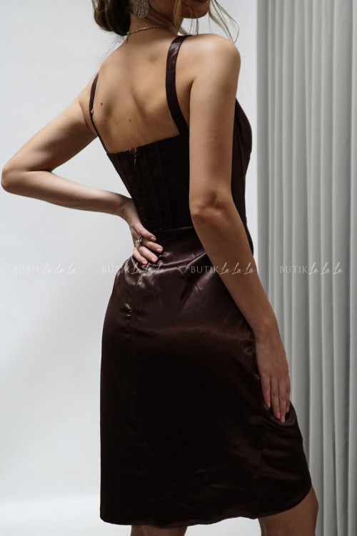 Sukienka dopasowana brązowa Rebecca 2