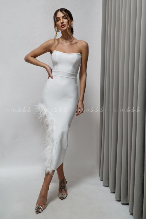 Sukienka dopasowana z piórami biała Angel 2