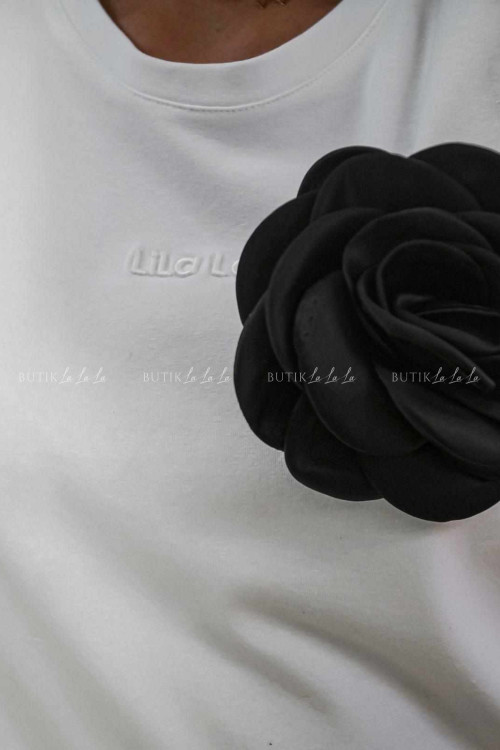 Bluzka biała z odpinanym kwiatem LilaLou 3