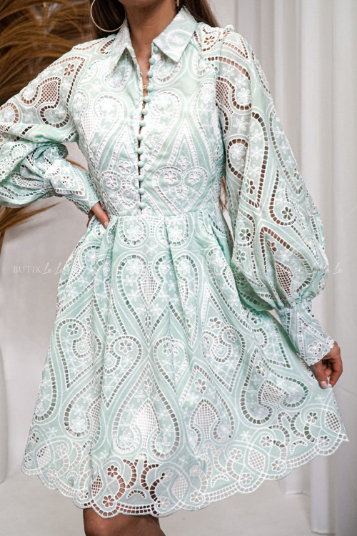 Sukienka ażurowa miętowo biała Brinley