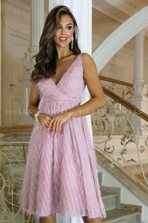 Sukienka pudrowa z połyskującymi nitkami Maeve