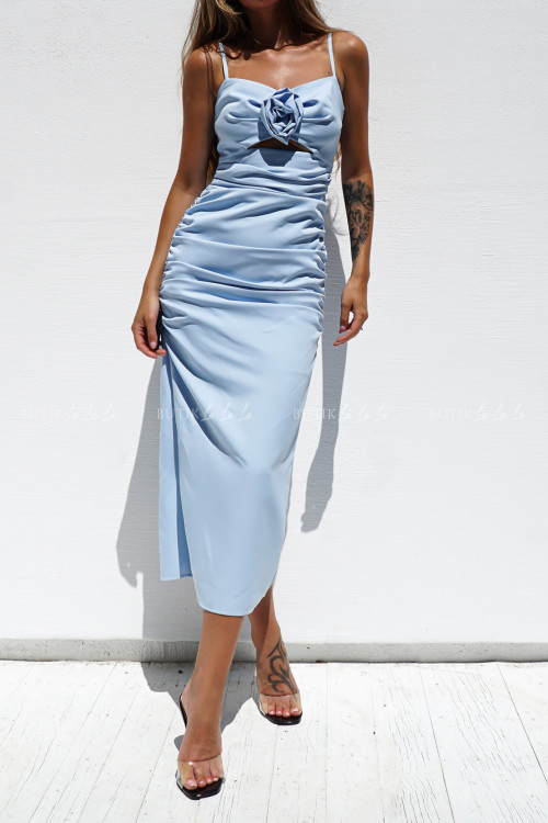 Sukienka midi z kwiatem błękitna Hellen 1