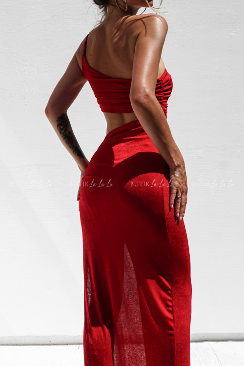 Sukienka z wycięciem rubinowa Purila 3