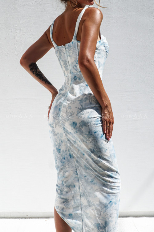 Sukienka biało błękitna w kwiatowy print Nellia 2