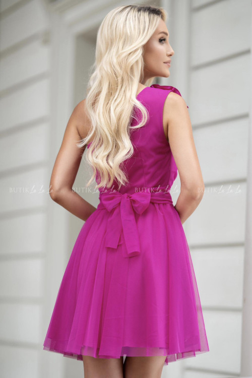 Sukienka mini z ozdobną różą fuksja Arisson 1