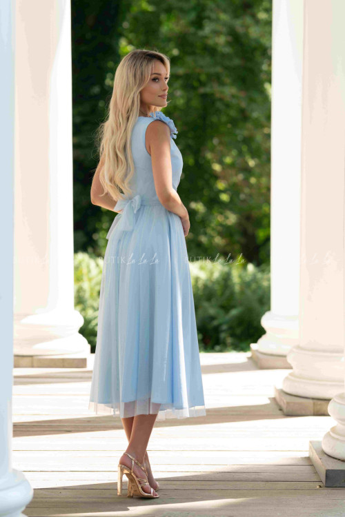 Sukienka z ozdobną różą blekitna Arisson 1