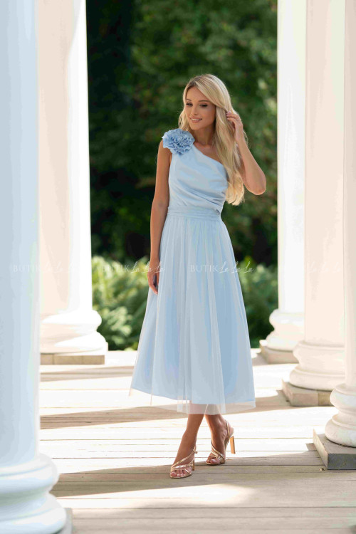 Sukienka z ozdobną różą blekitna Arisson 2