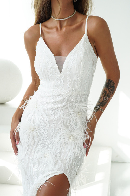 Sukienka maxi cekinowa z piórami biała Cashie