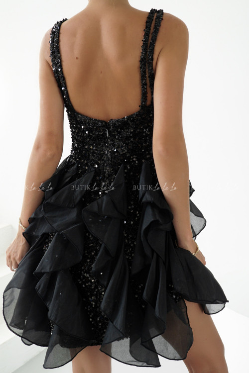 Sukienka cekinowa z falbanami czarna Arkadia 2