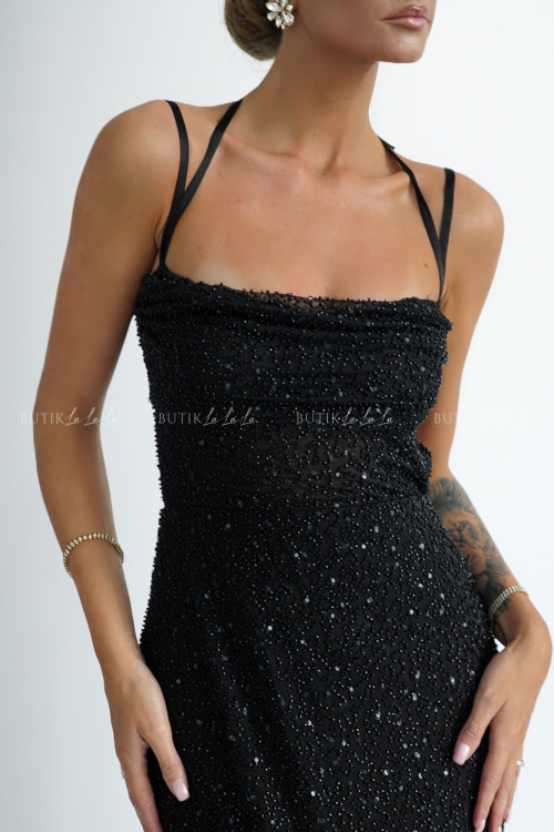 Sukienka zdobiona koralikami czarna Irelia 1