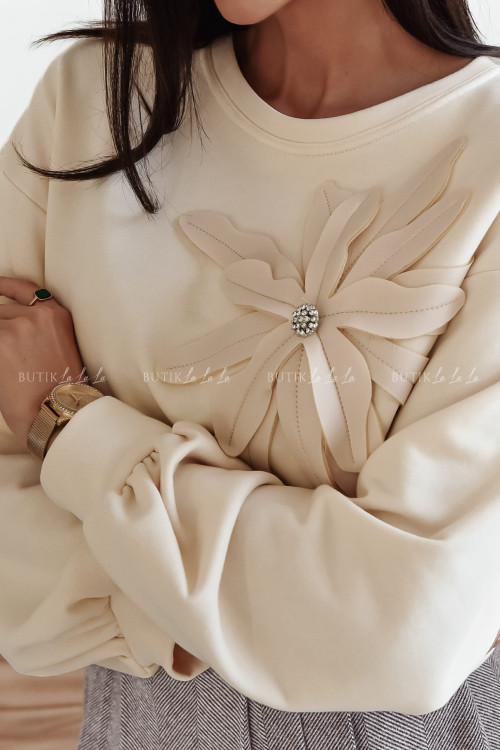 Bluza kremowa z ozdobnym kwiatem