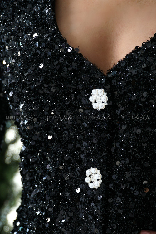 Sukienka cekinowa z ozdobnymi guzikami czarna Elena 1