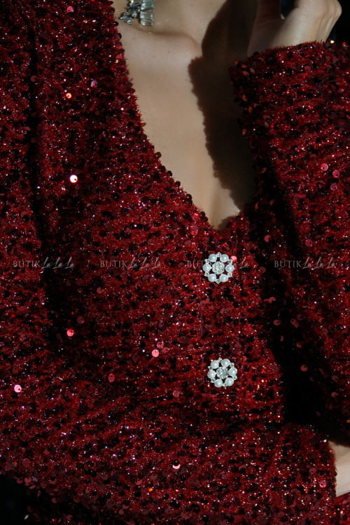 Sukienka cekinowa z ozdobnymi guzikami bordowa Elena 1