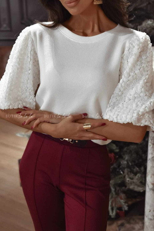 Bluzka dzianinowa z kwiatowymi rękawami biała 1