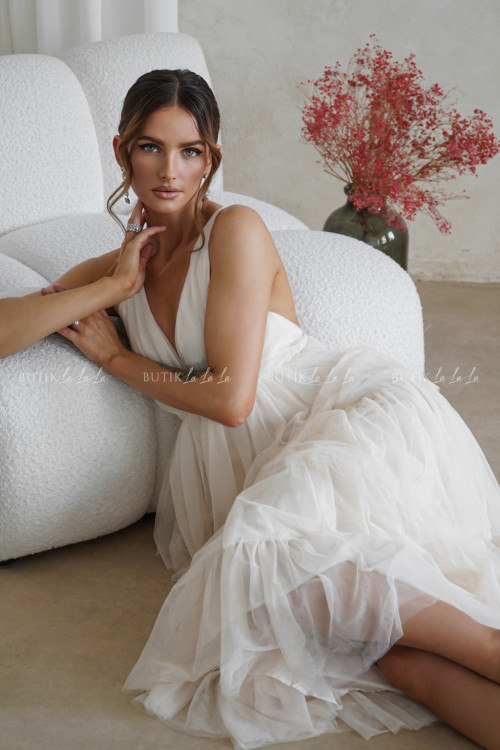 sukienka kremowa tiulowa Magnolie