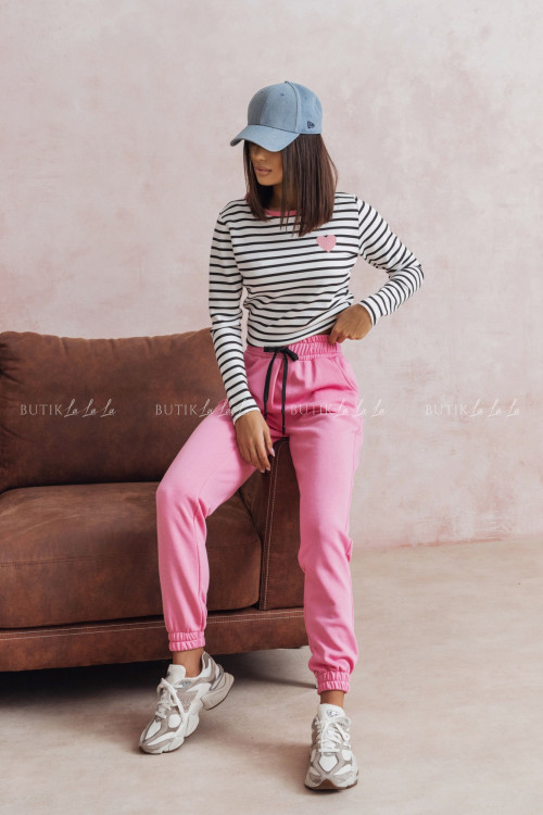 Bluzka w paski z naszywką 2