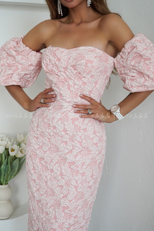 Sukienka różowa z bufkami w kwiatowy wzór Iwette