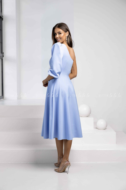 Sukienka midi z jednym rękawem niebieska Inga 1