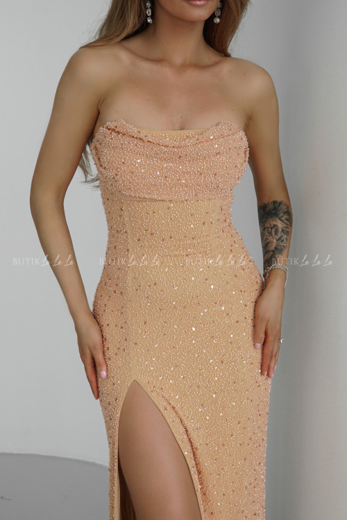 Sukienka maxi zdobiona koralikami brzoskwiniowa Chicago 1