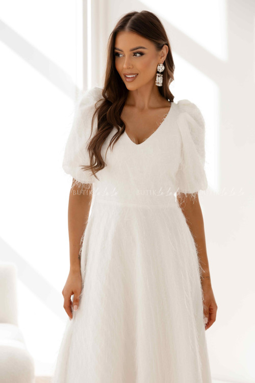 Sukienka biała midi z połyskującymi nitkami Reza 1