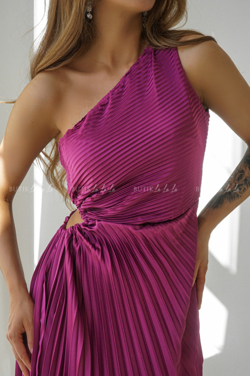 Sukienka plisowana z wycięciem fioletowa Albertyna