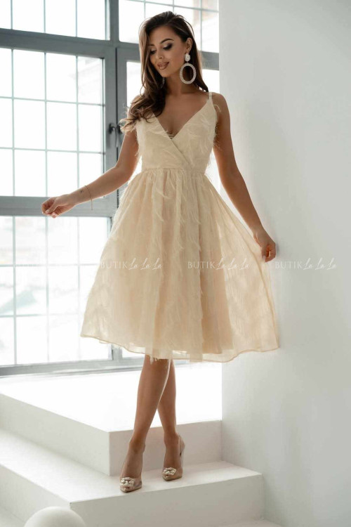 Sukienka kremowa z połyskującymi nitkami Maeve 1