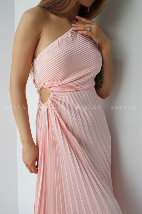 Sukienka plisowana z wycięciem pudrowa Albertyna 1