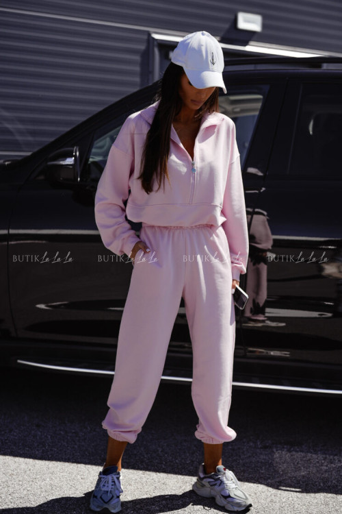 Komplet dresowy jasno-rozowy Arabica 3
