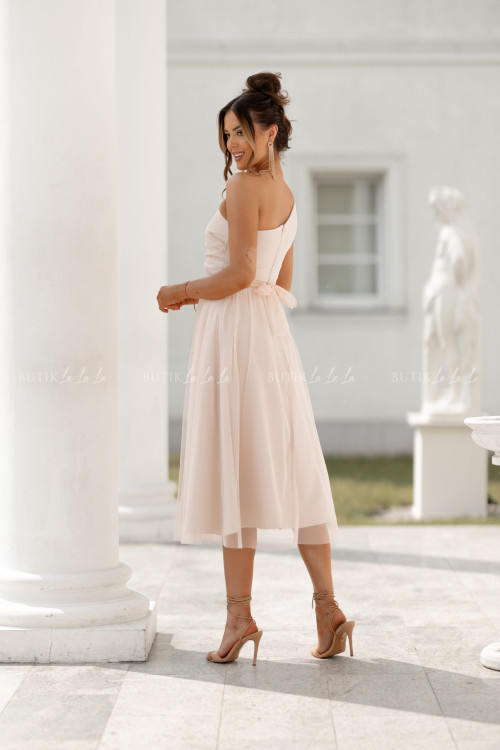 Sukienka z ozdobną różą beżowa Arisson 2