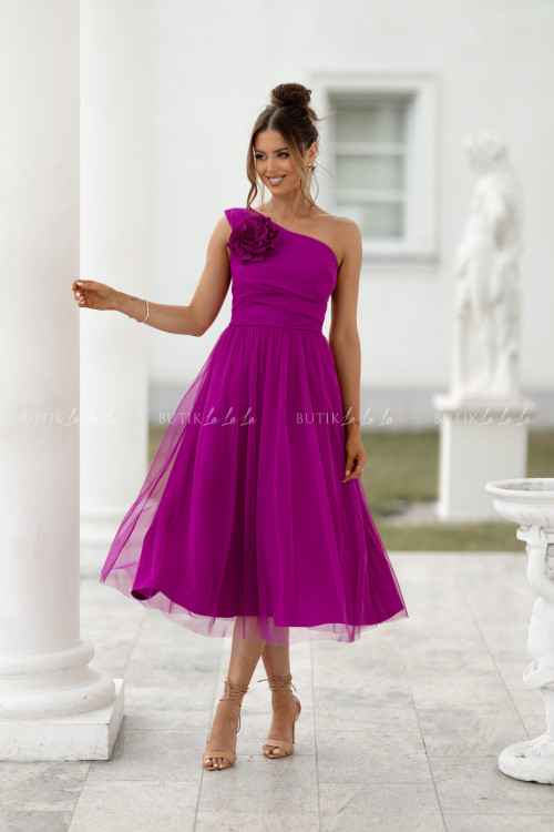 Sukienka z ozdobną różą fuksja Arisson 1