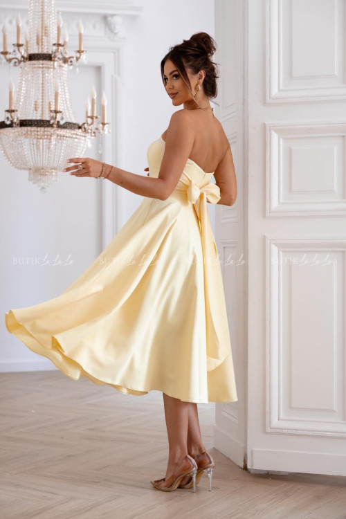 Sukienka rozkloszowana z kokardą żółta Asti