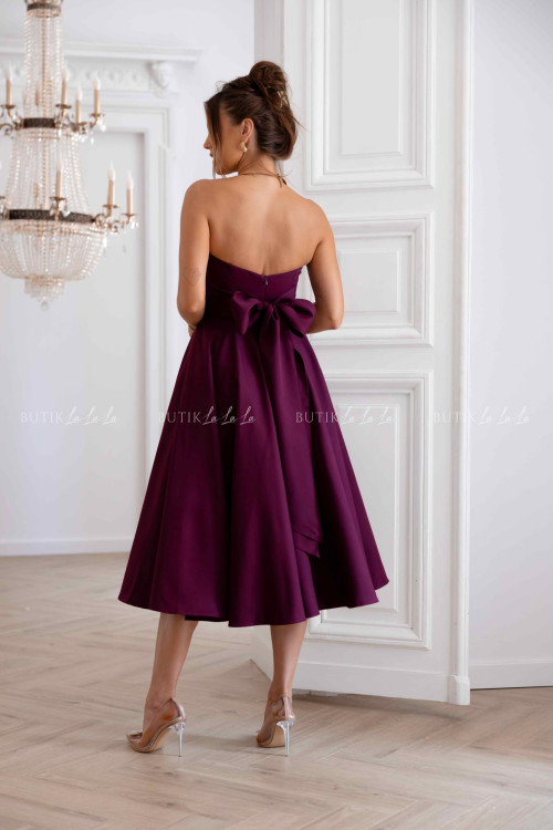 Sukienka rozkloszowana z kokardą burgundowa Asti