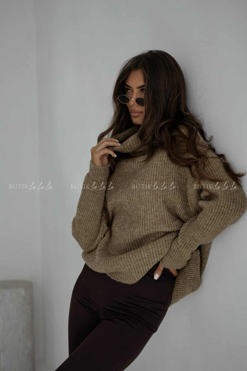 Sweter z golfem mokka Tom