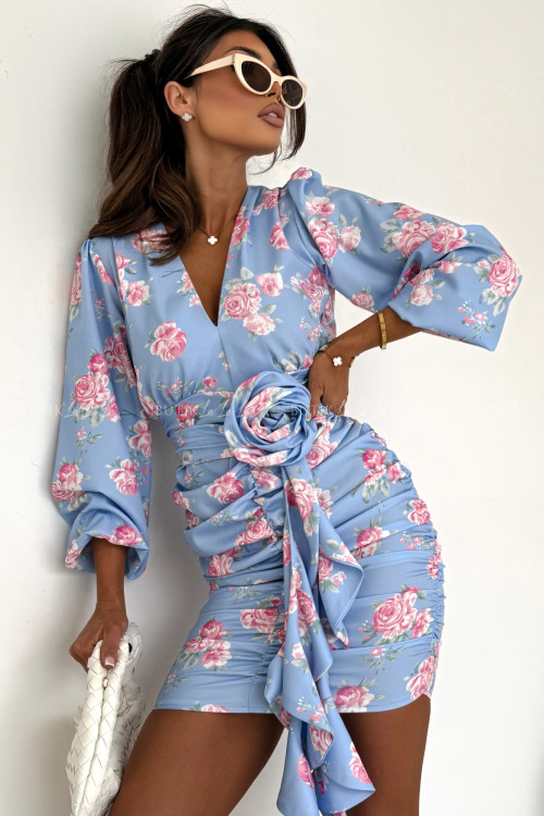 Sukienka mini marszczona błękitna w kwiatowy print Molly 1